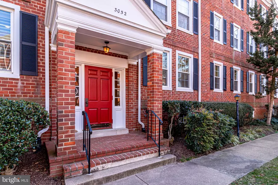 3052 S BUCHANAN ST #A1, Arlington, VA 22206