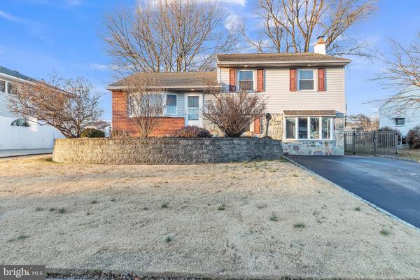 418 PORTLAND DR, Broomall, PA 19008