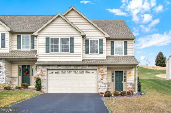 53 WOODS EDGE DR, Elizabethtown, PA 17022