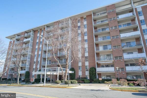 5250 VALLEY FORGE DR #108, Alexandria, VA 22304