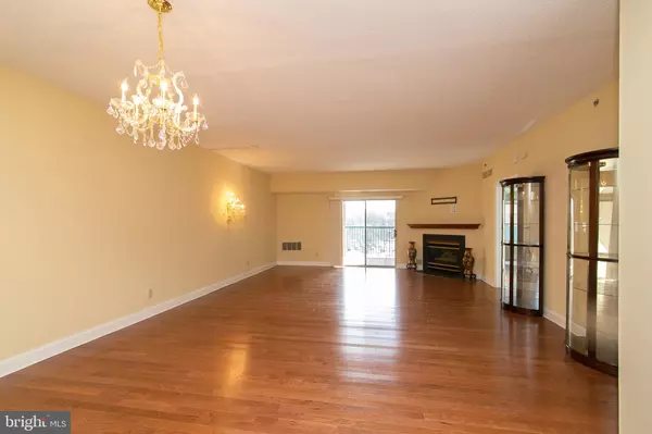 Voorhees, NJ 08043,6033 MAIN ST