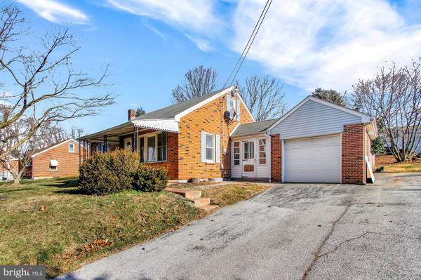 1025 TRINITY RD, York, PA 17408