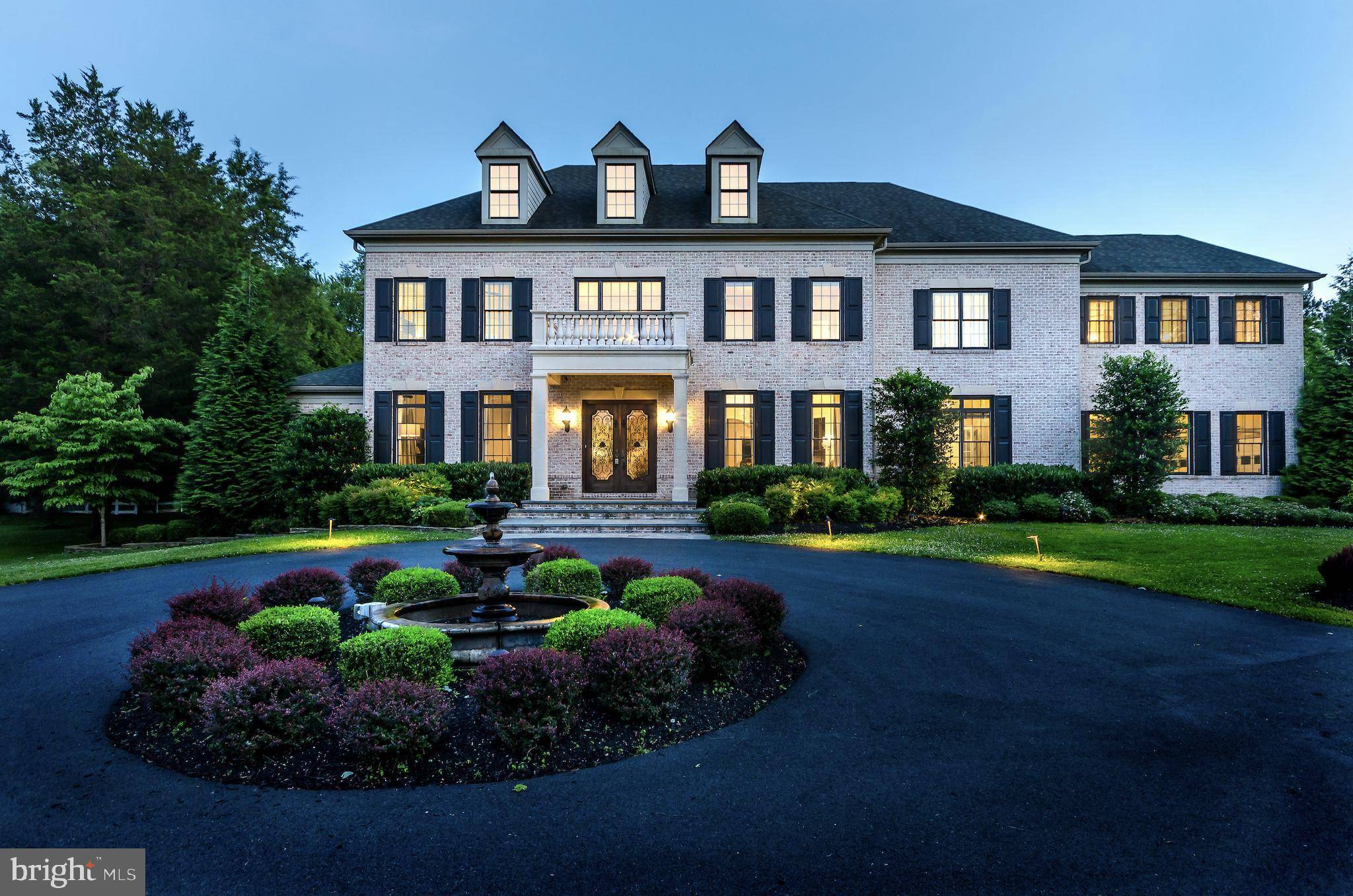 9801 BEACH MILL RD, Great Falls, VA 22066