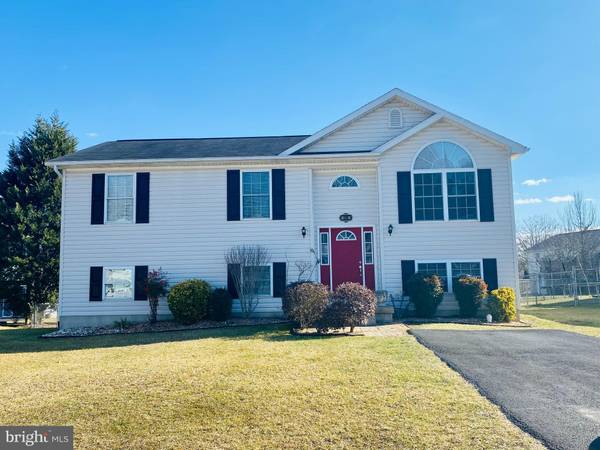 393 UNIVERSE DR, Martinsburg, WV 25404