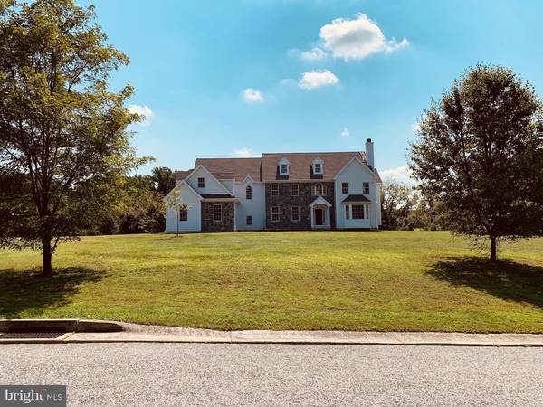 8 WAWASET FARM LN, West Chester, PA 19382