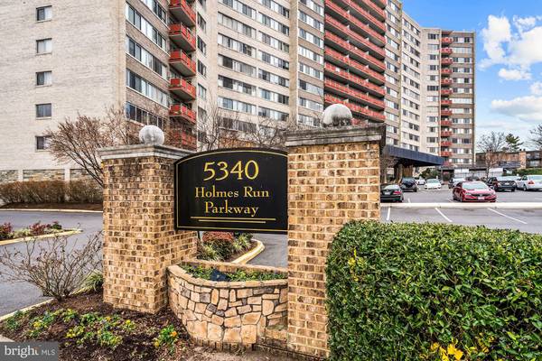 5340 HOLMES RUN PKWY #214, Alexandria, VA 22304