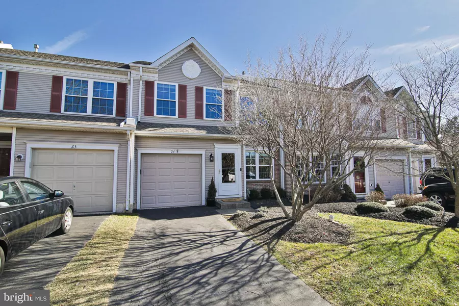 24 QUINCE CIR, Newtown, PA 18940