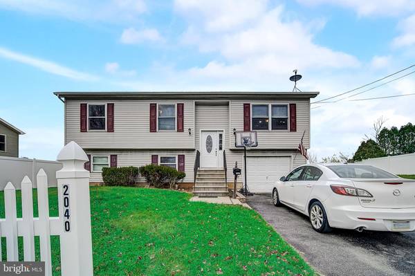 2040 DOGWOOD LN, Bethlehem, PA 18018