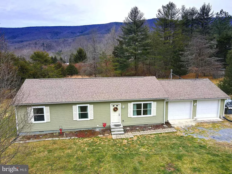 44 CEDAR POINT LN, Great Cacapon, WV 25422