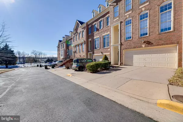 Alexandria, VA 22312,5404 EDSALL RIDGE PL