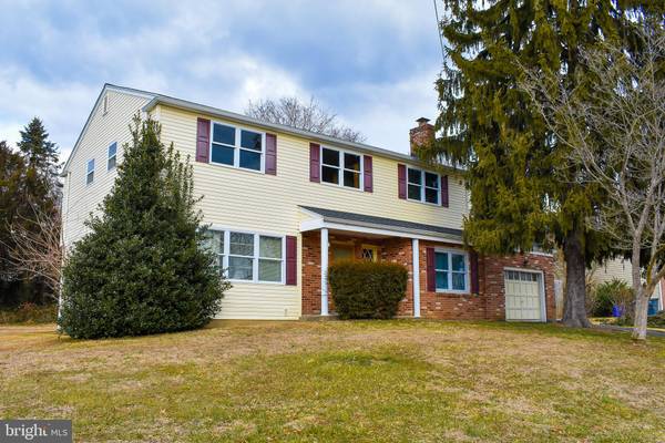 2300 OVERLOOK DR, Aston, PA 19014