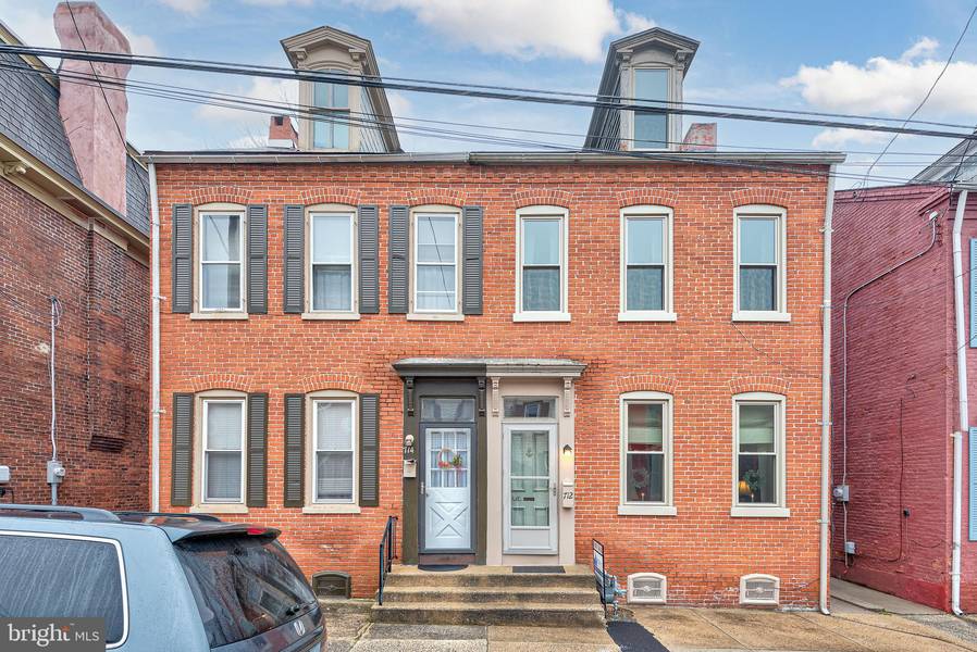 712 WALNUT ST, Columbia, PA 17512