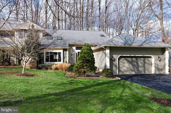 16 HUNTERS CIR, Lebanon, NJ 08833