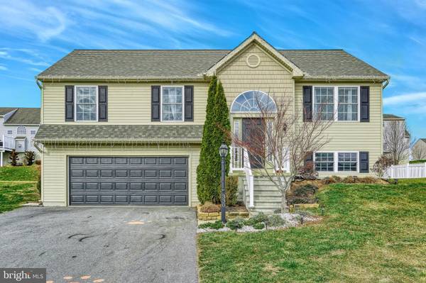 330 RIVIERA ST, Mount Wolf, PA 17347