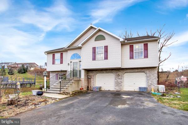 325 WINDING WAY, Womelsdorf, PA 19567