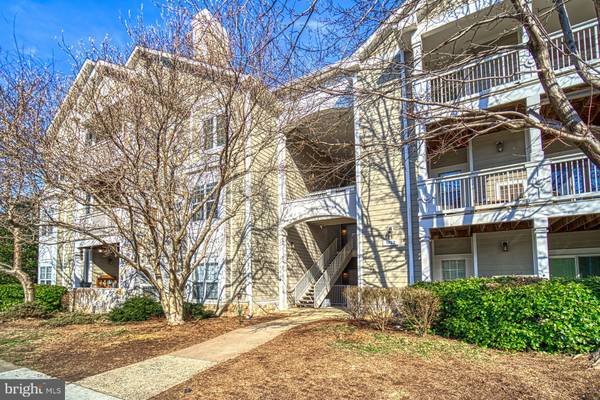 1712 LAKE SHORE CREST DR #33, Reston, VA 20190