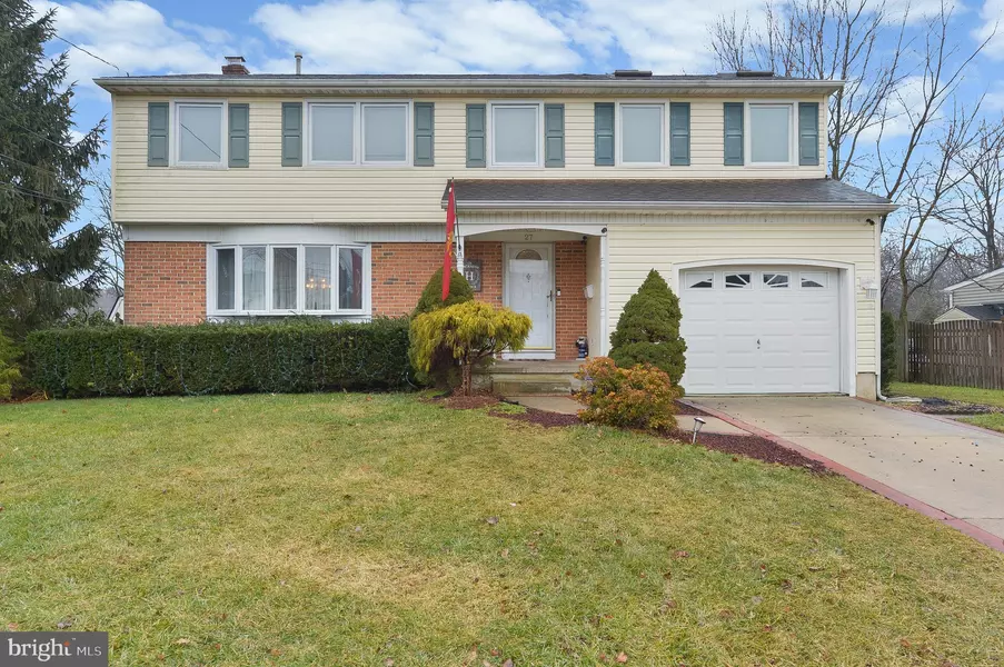 27 OLD COLONY LN, Marlton, NJ 08053