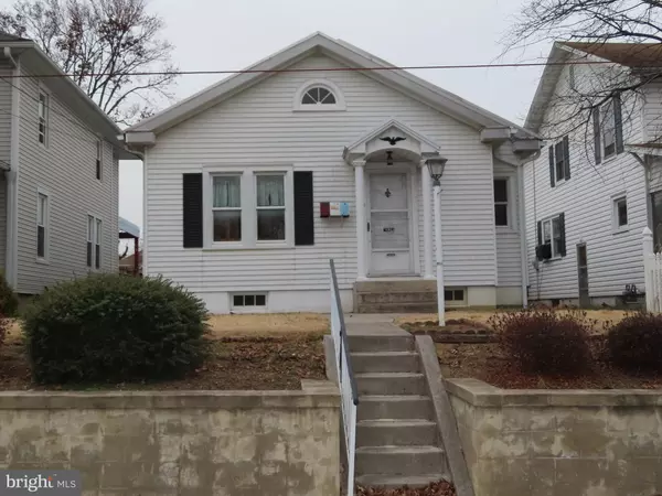 324 PLEASANT ST, Hanover, PA 17331