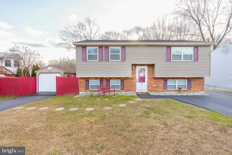 38 GERSHWIN CIR, Newark, DE 19702