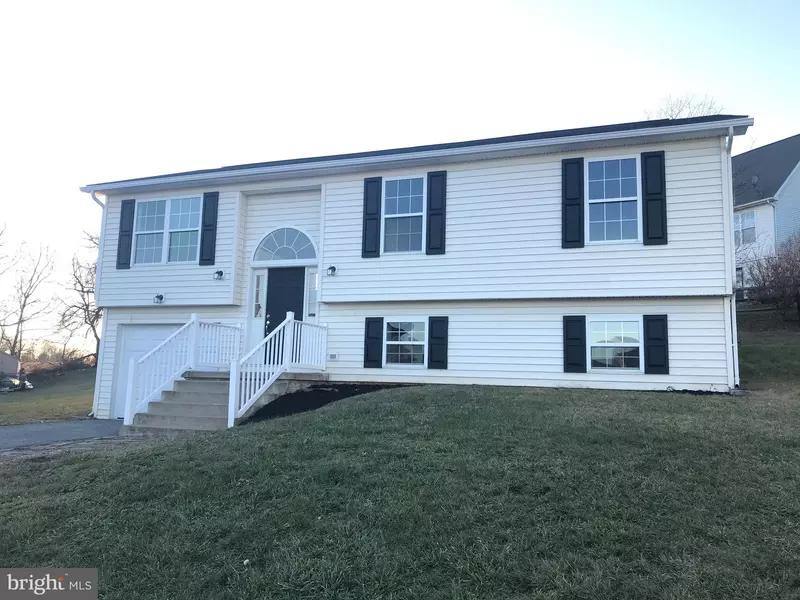 496 DINALI DR, Martinsburg, WV 25403