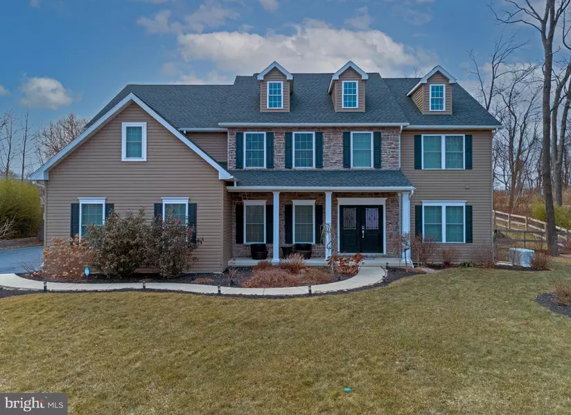 25 AUSTIN DR, Robesonia, PA 19551