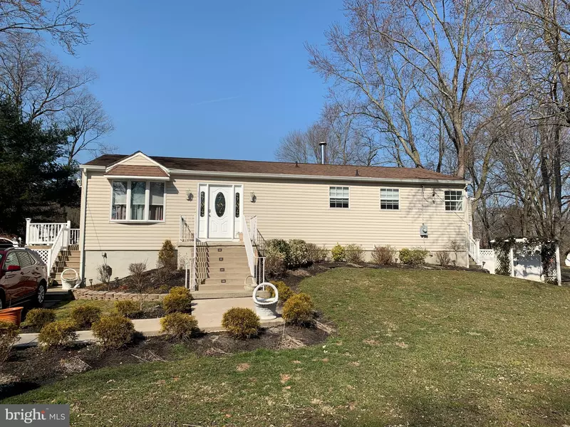 11 BEAVER AVE, Mount Laurel, NJ 08054