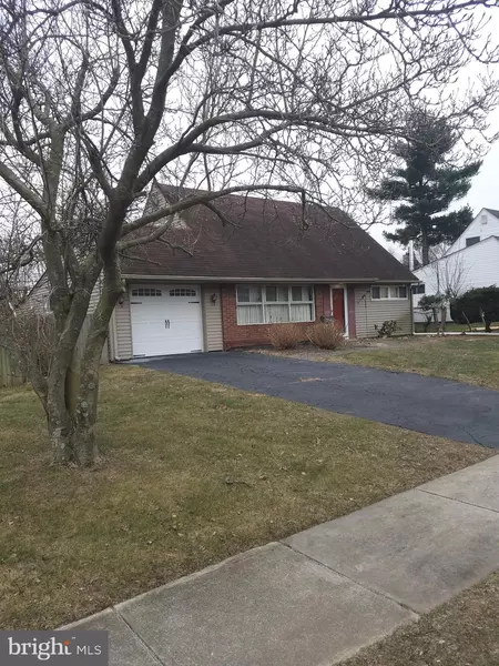 15 VILLAGE LN, Levittown, PA 19054