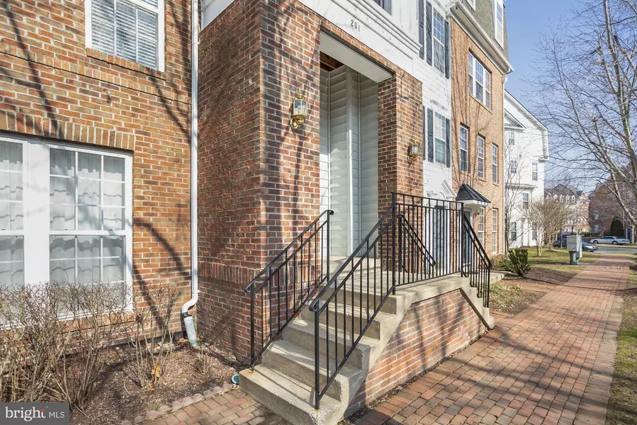 261 CAMERON STATION BLVD #104, Alexandria, VA 22304