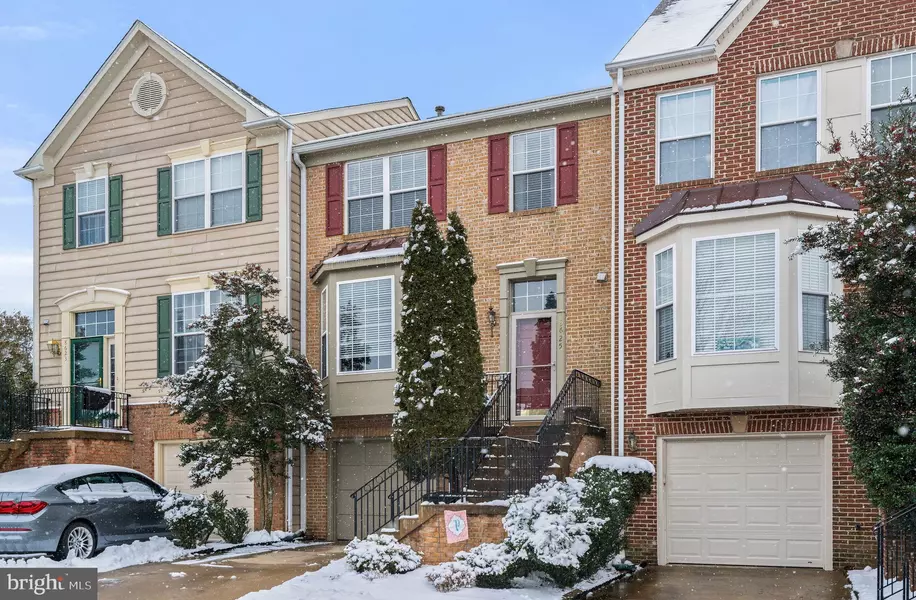 8625 BEECH HOLLOW LN, Springfield, VA 22153