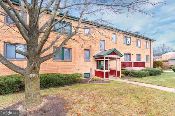 8405 WESTVIEW RD, Wilmington, DE 19802