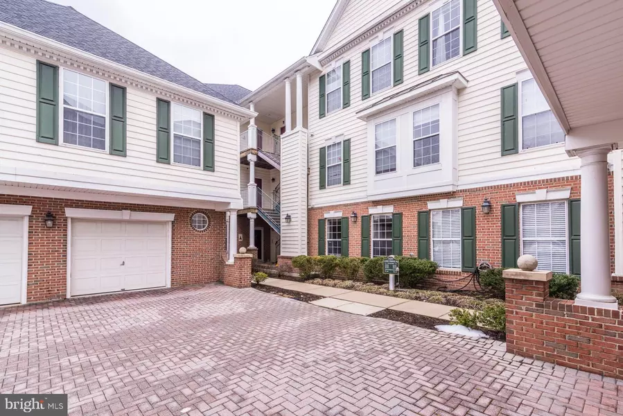 25200 LAKE SHORE SQ #204, Chantilly, VA 20152