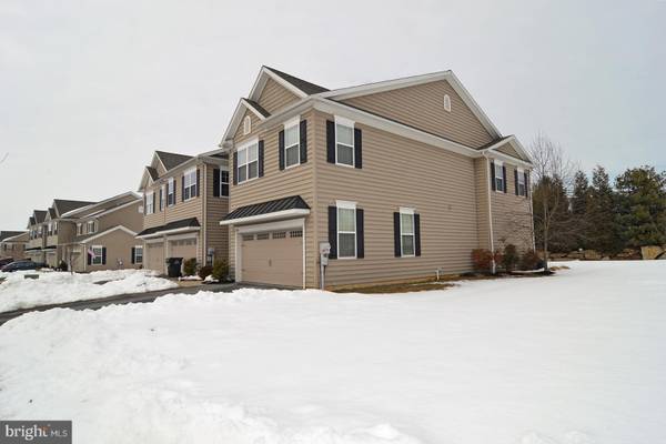 100 NEW VILLAGE GREENE DR, Honey Brook, PA 19344