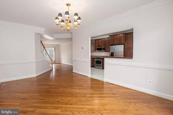 Falls Church, VA 22041,3912 BARCROFT MEWS CT