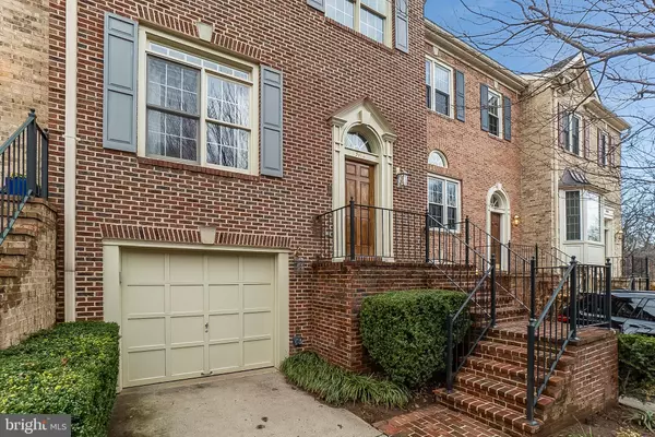 Falls Church, VA 22041,3912 BARCROFT MEWS CT