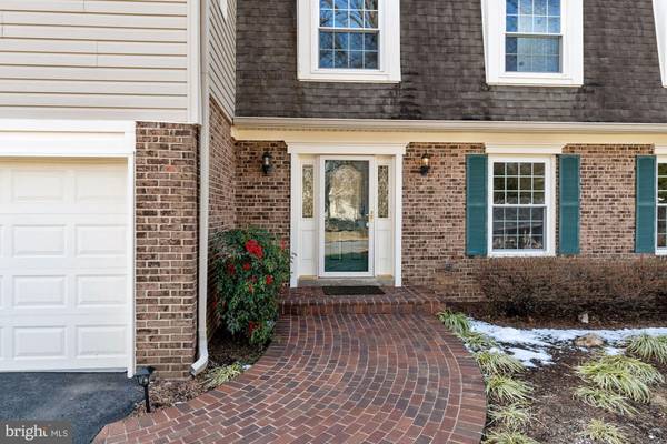 Vienna, VA 22181,2687 OAKTON GLEN DR