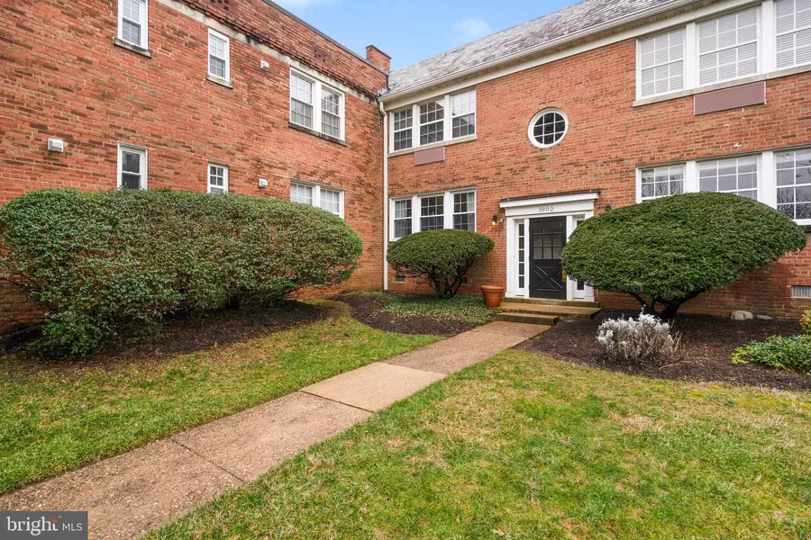 1802 W ABINGDON DR #202, Alexandria, VA 22314