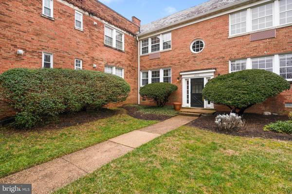 1802 W ABINGDON DR #202, Alexandria, VA 22314