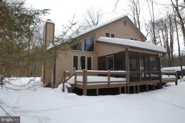 135 WHITE PINE DR, Pocono Lake, PA 18347