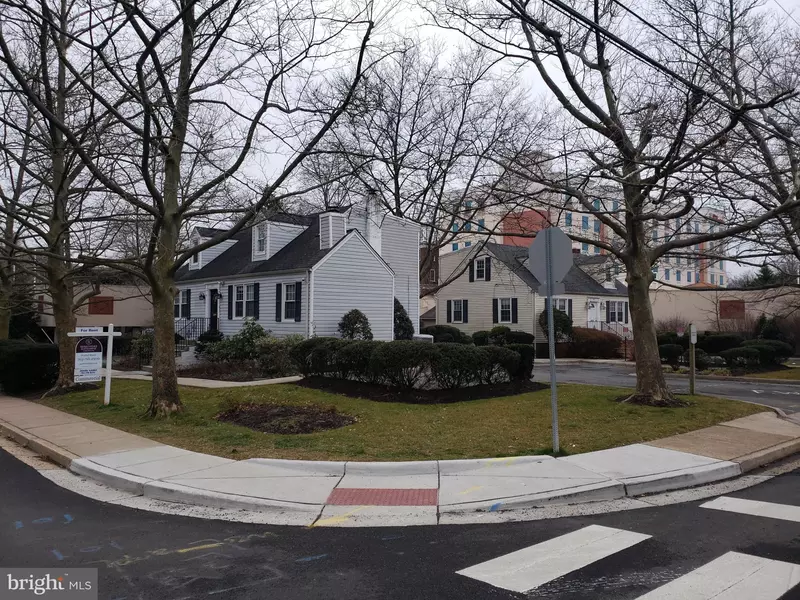 PARK AVE AND OAK STREET, Falls Church, VA 22046