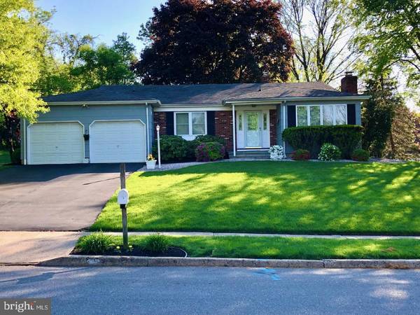 7 TINA DR, Titusville, NJ 08560