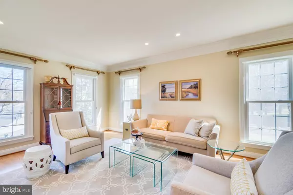 Oakton, VA 22124,10111 OAKTON KNOLL DR