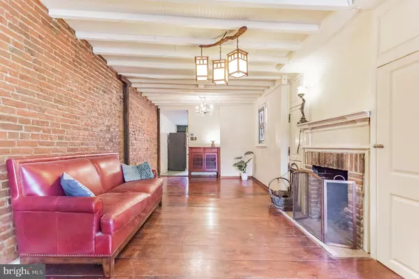 806 S FRONT ST, Philadelphia, PA 19147