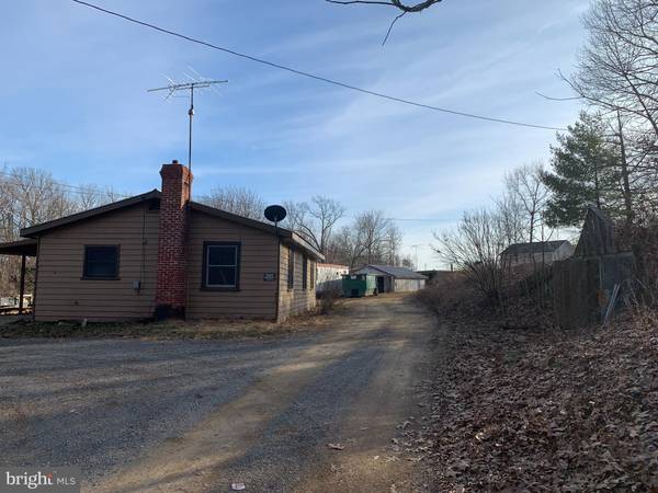 1541 OAK GROVE SCHOOL, Hedgesville, WV 25427