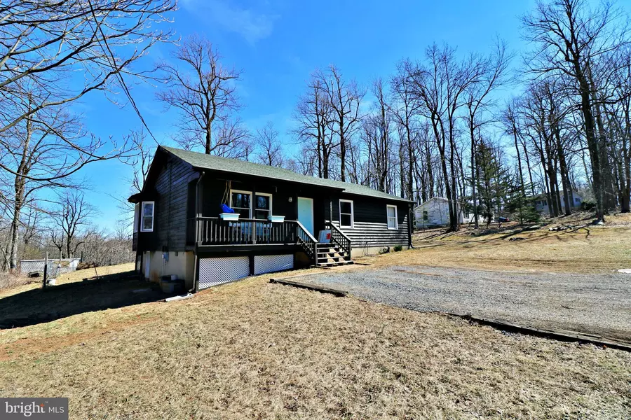 120 HUNTER AVE, Chester Gap, VA 22623