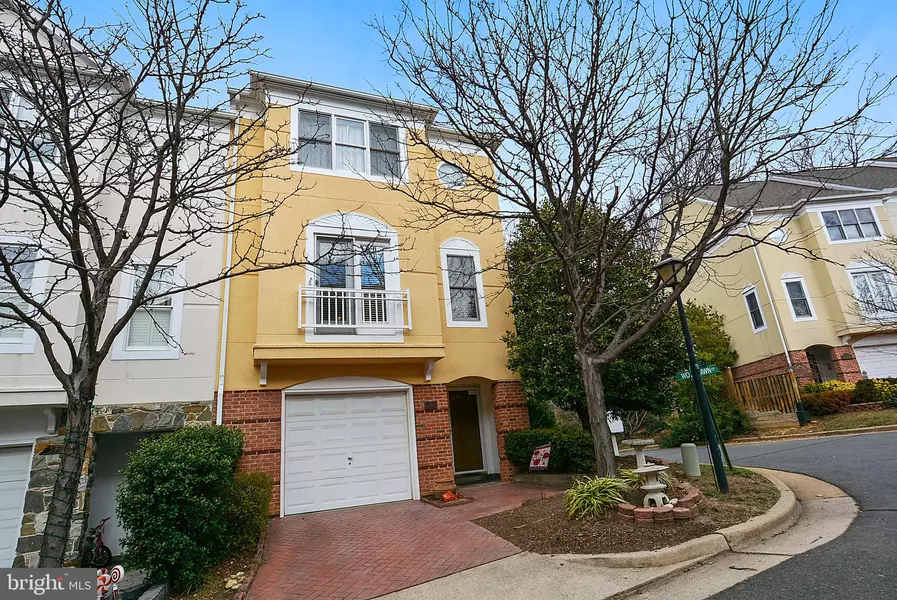 3811 WOODLAWN CT, Alexandria, VA 22304