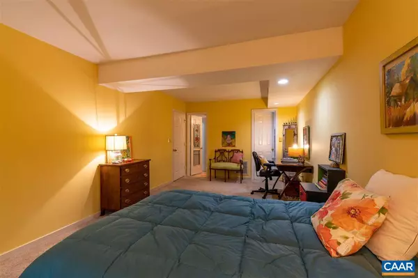 Charlottesville, VA 22901,1248 CLIFDEN GREENE