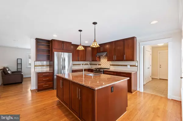 Mclean, VA 22101,1824 PANARAMA CT