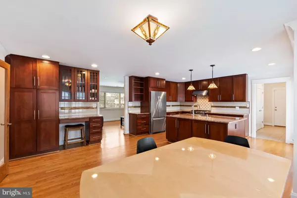 Mclean, VA 22101,1824 PANARAMA CT