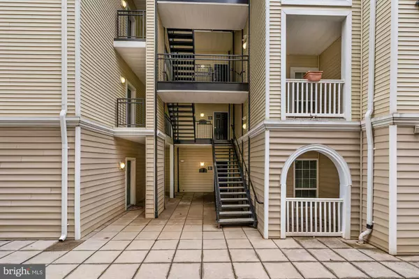 Alexandria, VA 22311,4550 STRUTFIELD LN #2102