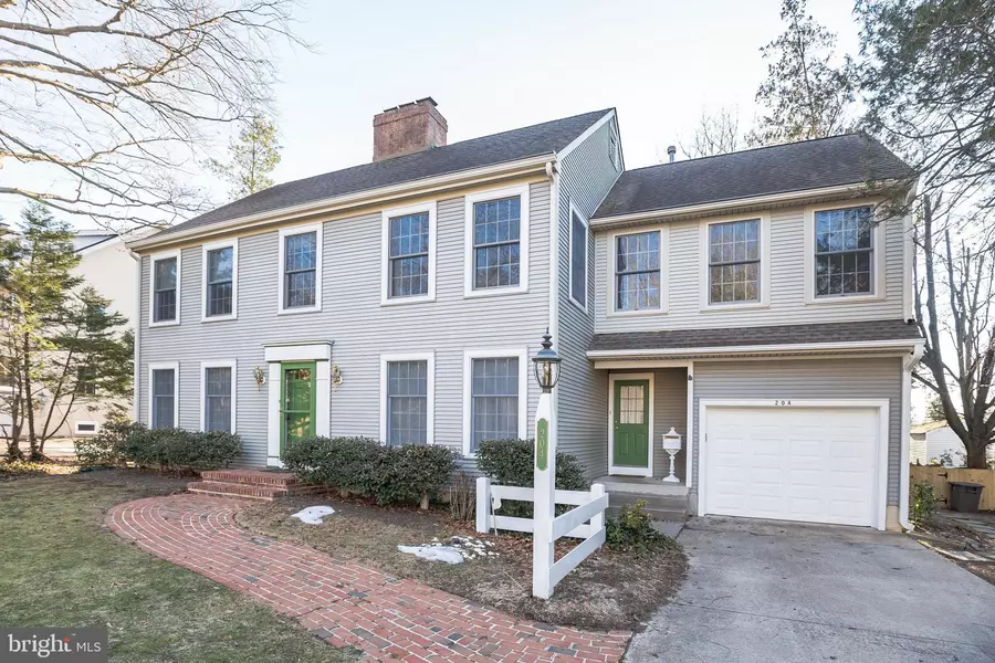 204 CHESTNUT ST, Moorestown, NJ 08057